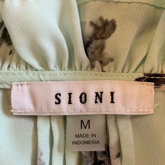Sioni Mint Green Floral Short Sleeve V-Neck High Low Ruffle Neck Top Size Medium - Picture 4 of 5
